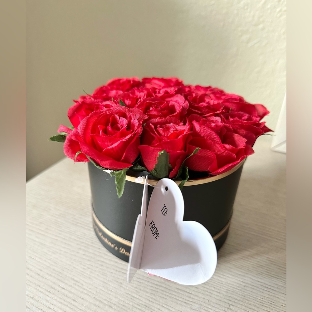VALENTINE’S DAY ARTIFICIAL RED ROSE BOX - Picture 5 of 6